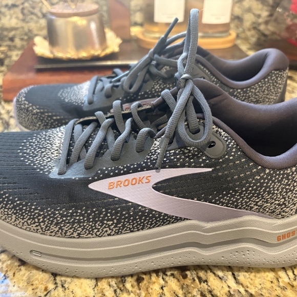 Brooks Women's Ghost Max 2 Neutral Running & Walking - Picture 1 of 7